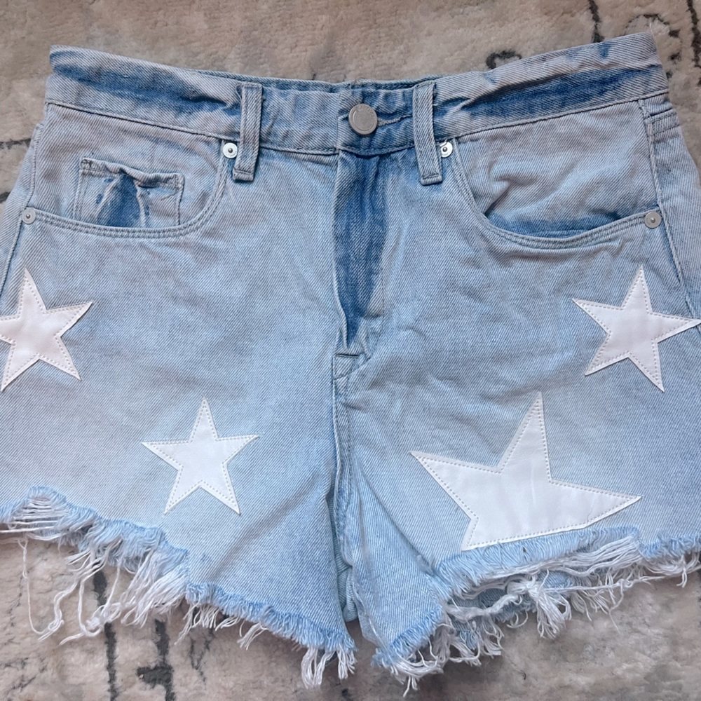 BLANK NYC barrow star jean denim shorts! Size 28 perfect for 4th of July!!!